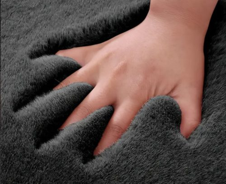Puha szőrös ülésvédő hátsó ülésre, fekete (01112)