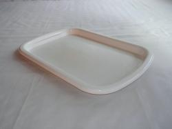 Csúszásgátlós fehér műanyagtálca  32,5 x 48 cm (428)