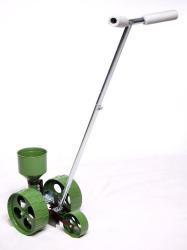 R3 mini farmer rezgőnyelves vetőgép, dupla kerekes, nyéllel (93-2059)