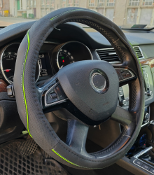 Műbőr kormányvédő 38cm, fekete-zöld (2394G)