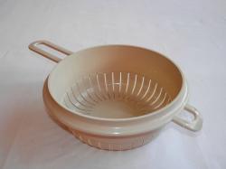 Saláta és tésztaszűrő, drapp műanyag (123)