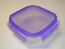 Csatos, szögletes műanyag ételdoboz 1550 ml lila (592)