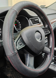 Valódi bőr kormányvédő 38cm, fekete-piros (5093BKR)