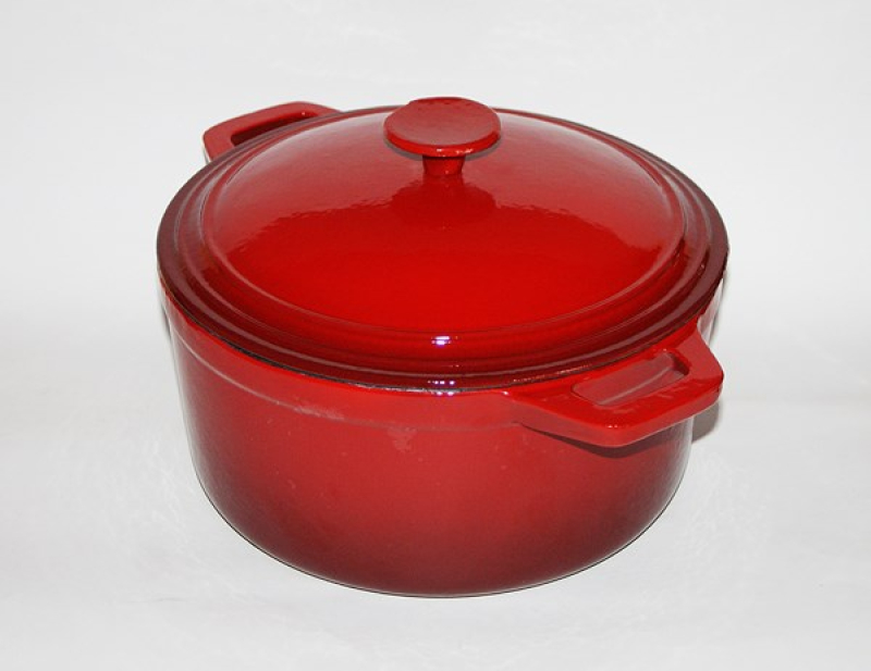 Zománcozott öntöttvas lábas fedővel, 28 cm piros (10567)