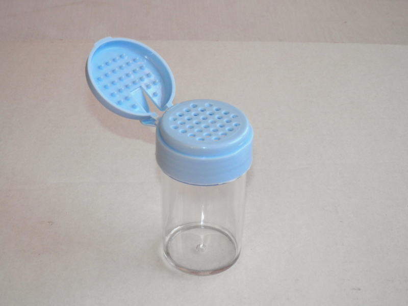 Só és fűszerszóró csapfedeles, világoskék műanyag (117)