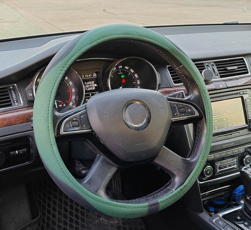 Univerzális műbőr kormányvédő 38cm, sötét zöld (2397GR)