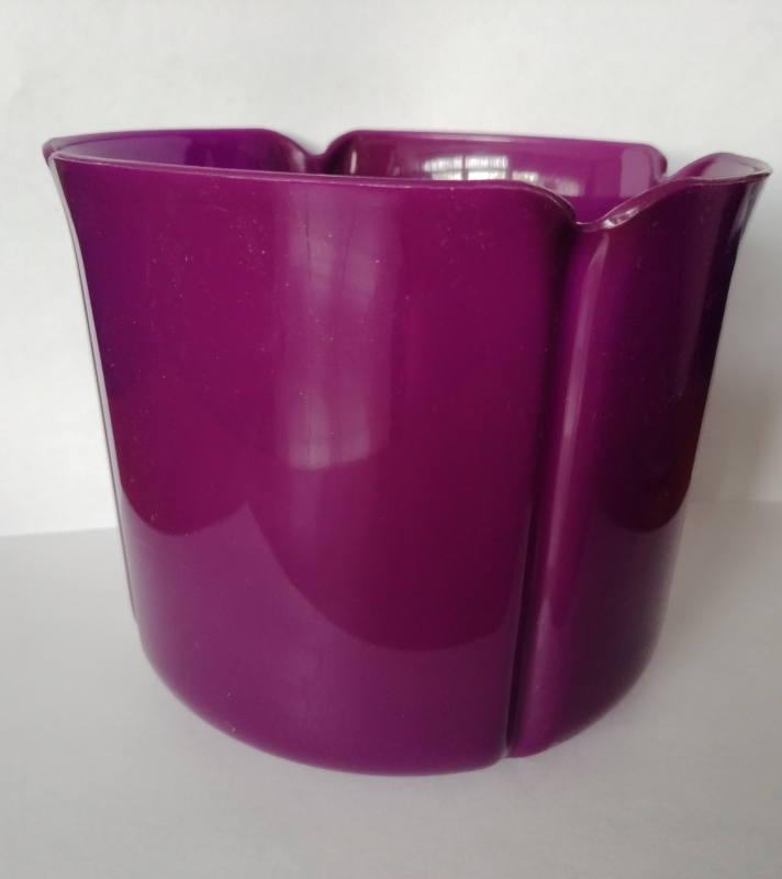 Virágtartó kaspó, szirom formájú, 15 cm, sötétlila műanyag (214)