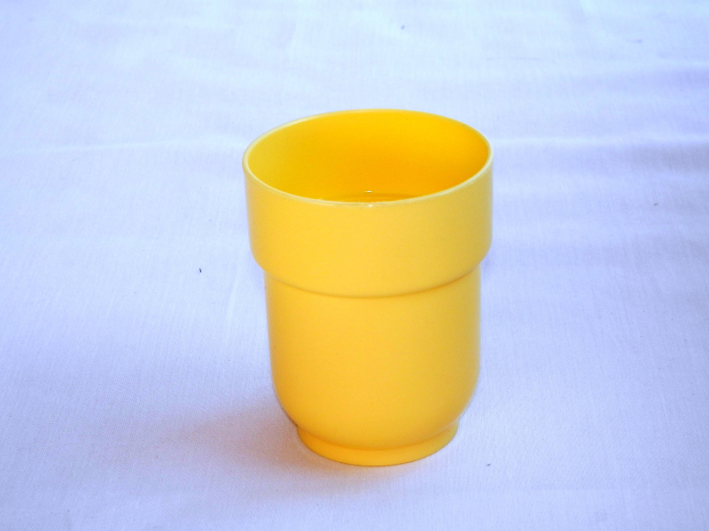 Műanyagpohár 3dl sárga (167)