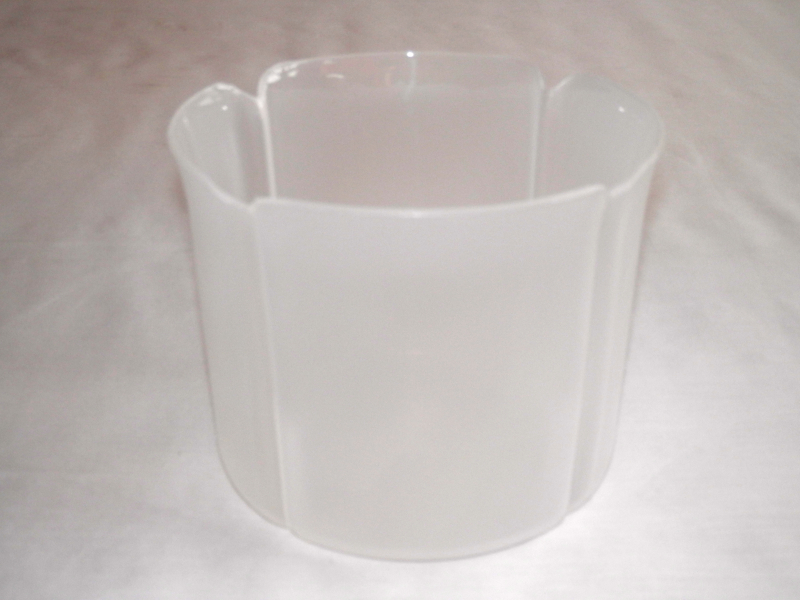 Virágtartó kaspó, szirom formájú, 17 cm, víztiszta műanyag (215)