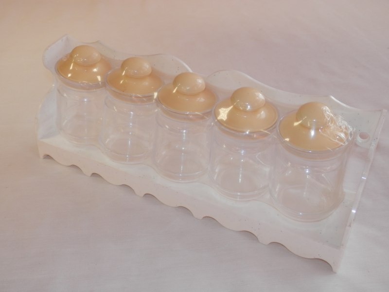 Hengeres műanyag fűszertartó  5 db/2 dl,  polccal (471 P5)