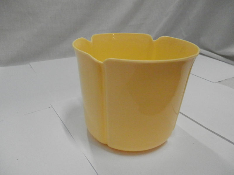 Virágtartó kaspó, szirom formájú, 8 cm, sárga műanyag (211)