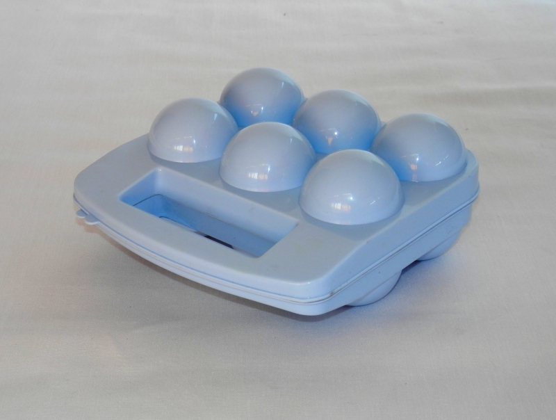 Tojástartó világoskék műanyag, 6 db-os (381)
