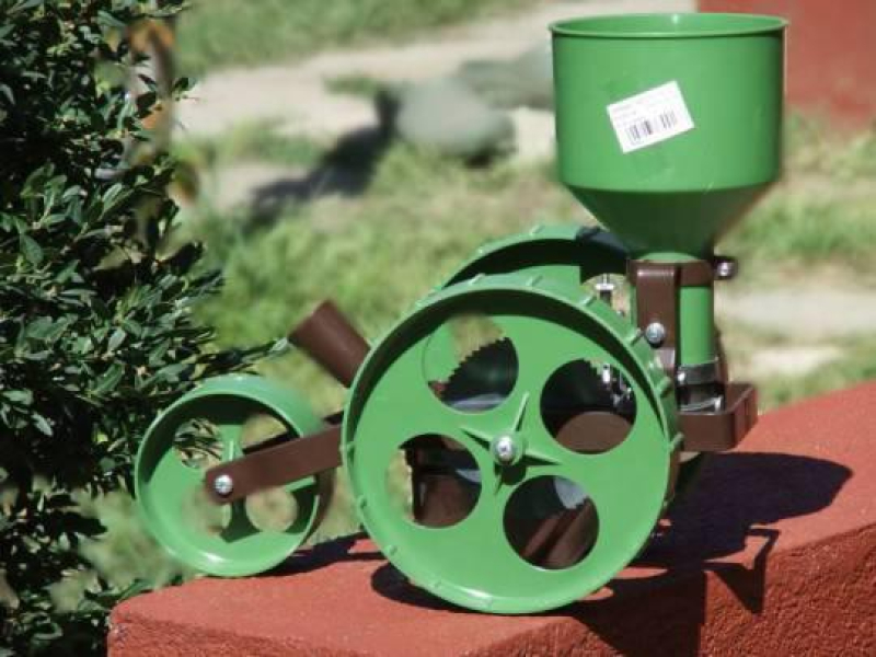 R1 mini farmer rezgőnyelves vetőgép, szimpla kerekes, nyél nélkül (93-2049)