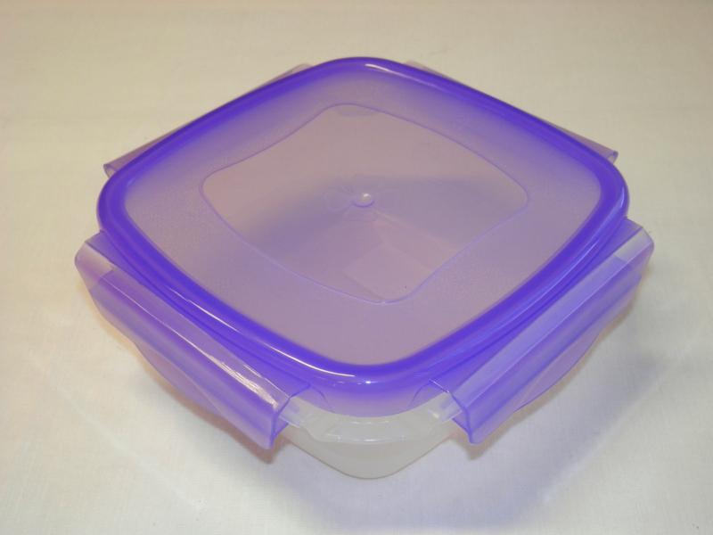 Csatos, szögletes műanyag ételdoboz 1550 ml lila (592)