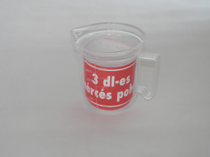 Mércés műanyag kiöntő pohár 3 dl (295)