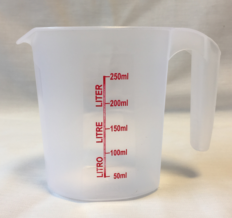 Mércés, ovális víztiszta műanyagkancsó 250 ml (531)