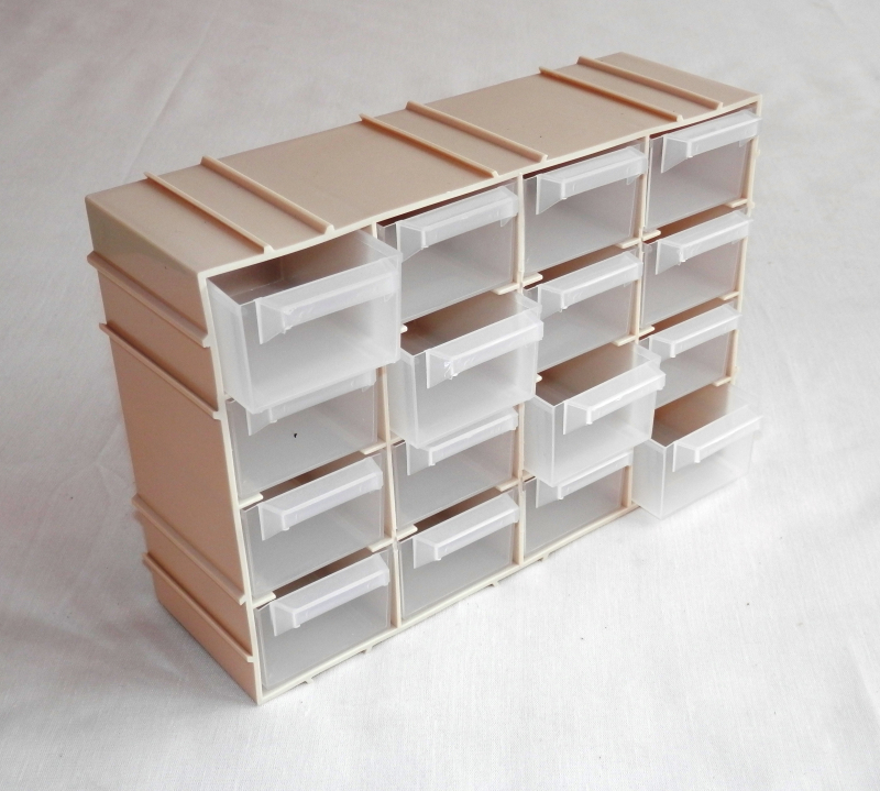 Csavartartó doboz 16 fiókos, műanyag 22x7x15cm vajszín (278)