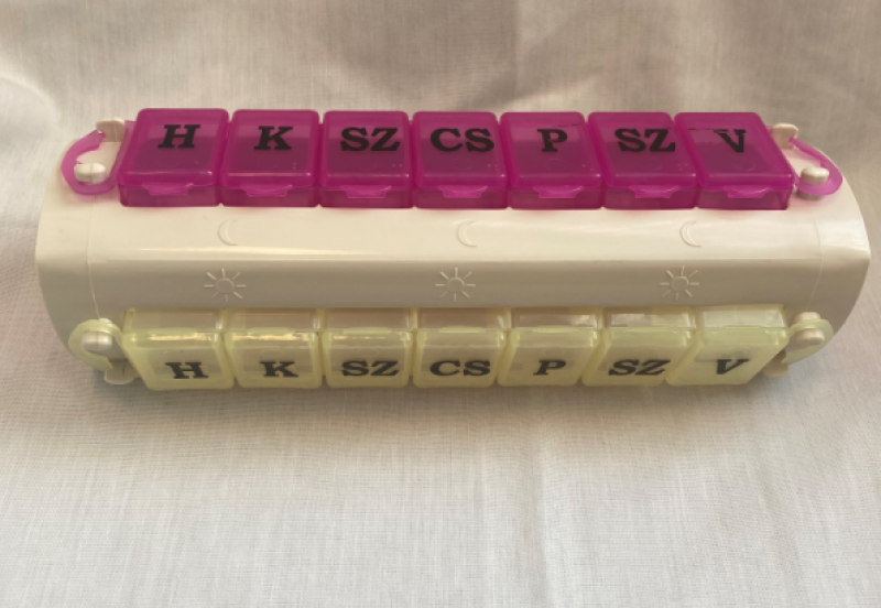 Heti gyógyszertartó reggel-délben-este 3x7 (1074)