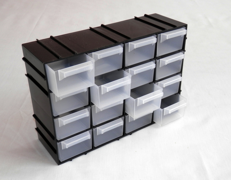 Csavartartó doboz 16 fiókos, műanyag 22x7x15cm fekete (278)