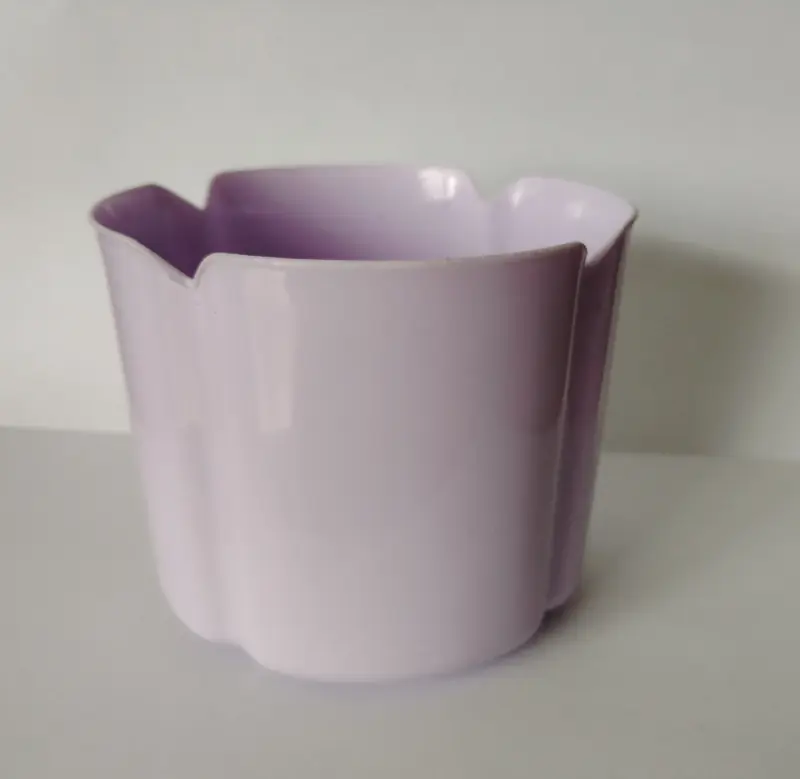Virágtartó kaspó, szirom formájú, 11 cm, halványlila műanyag (212)
