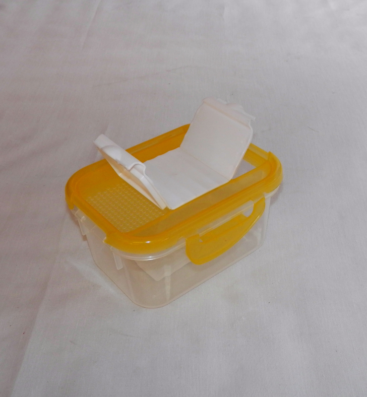 Fűszertartó szóró tetővel,  sárga műanyag 0,5 kg (550)