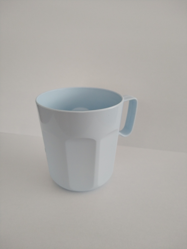 Műanyagbögre 2 dl kék (183)