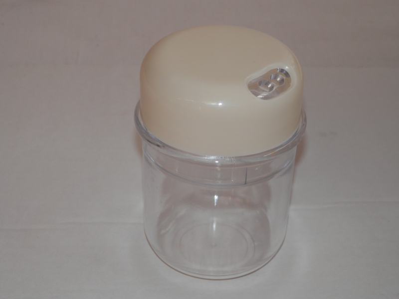 Fűszerszóró vajszínű műanyag (55)