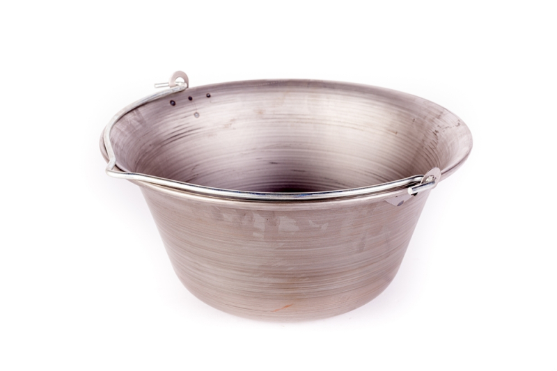 10 l-es vas gulyásbogrács csiszolt, minőségi, vastag falú