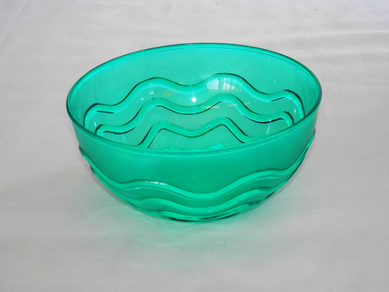 Műanyagtál hullám díszítéssel 1,25 l zöld (355)