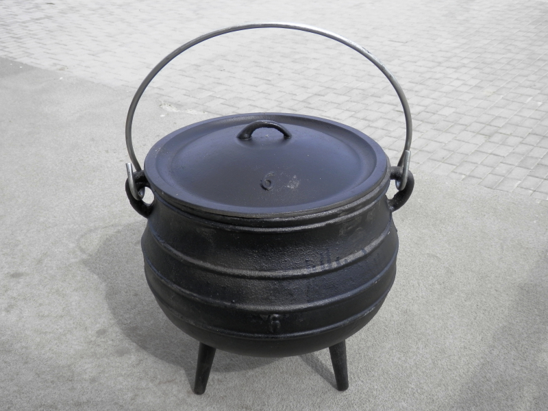 Boszorkány bogrács fedővel öntöttvas 13,5 L