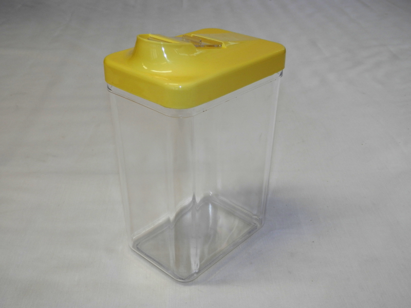 Szögletes műanyag fűszertartó 1,5 kg-os sárga (155)