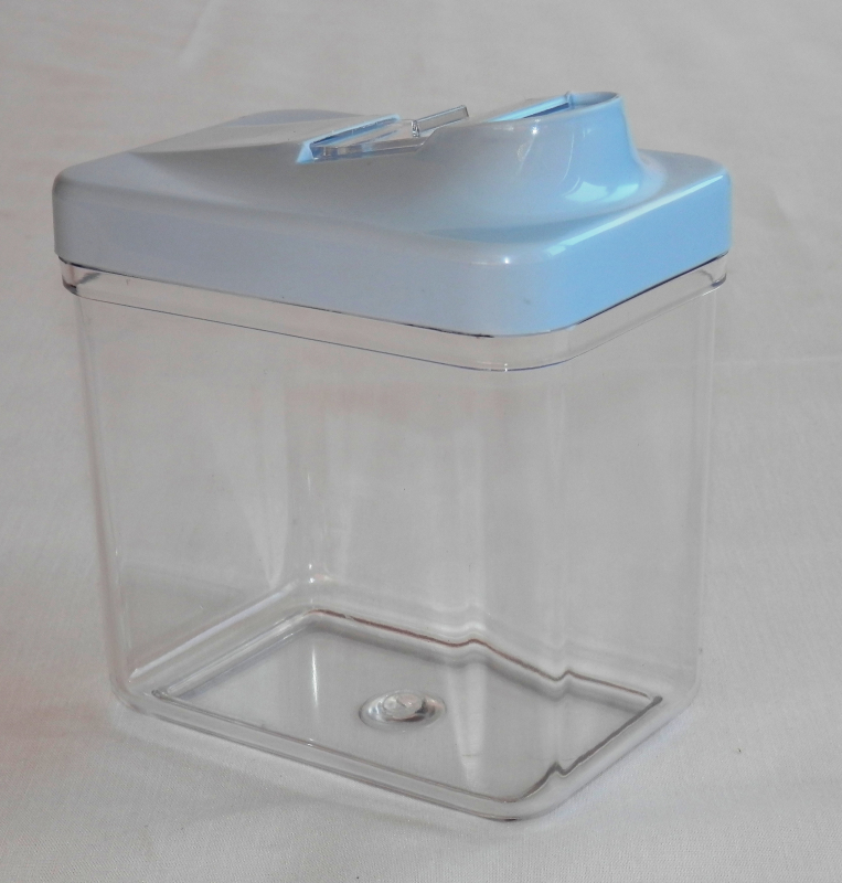 Szögletes műanyag fűszertartó 1 kg-os (154-kek)