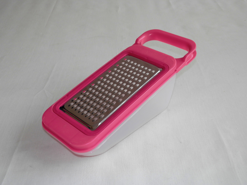 Sajtreszelő műanyag tárolóval, pink (4540)